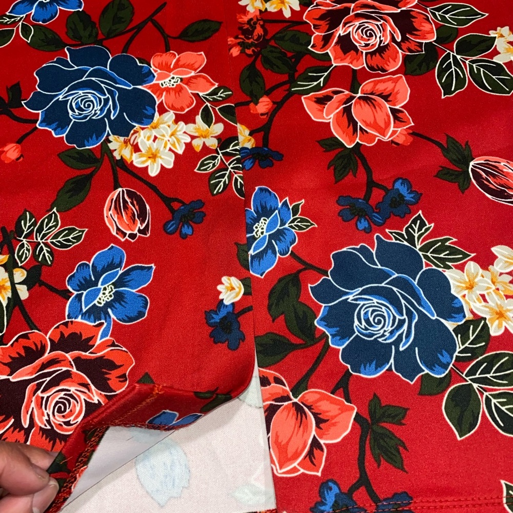 Floral pencil skirt! Knee length - Picture 2 of 3